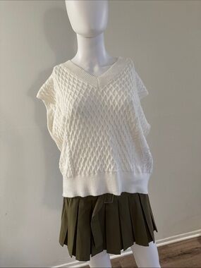 PrettyLittleThing Cream Cable Knit V-Neck Sweater Vest